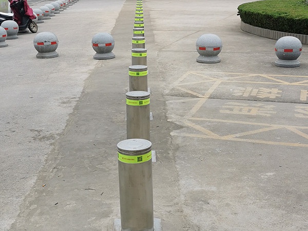 全自動(dòng)升降路樁